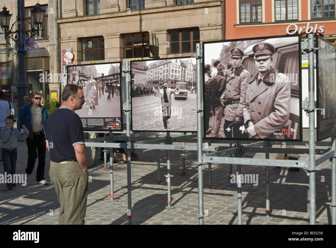 Des photographies historiques prises à Paris en juin 1989 au cours de l'effondrement du communisme et montré en juin 2009 à Wroclaw Pologne Banque D'Images