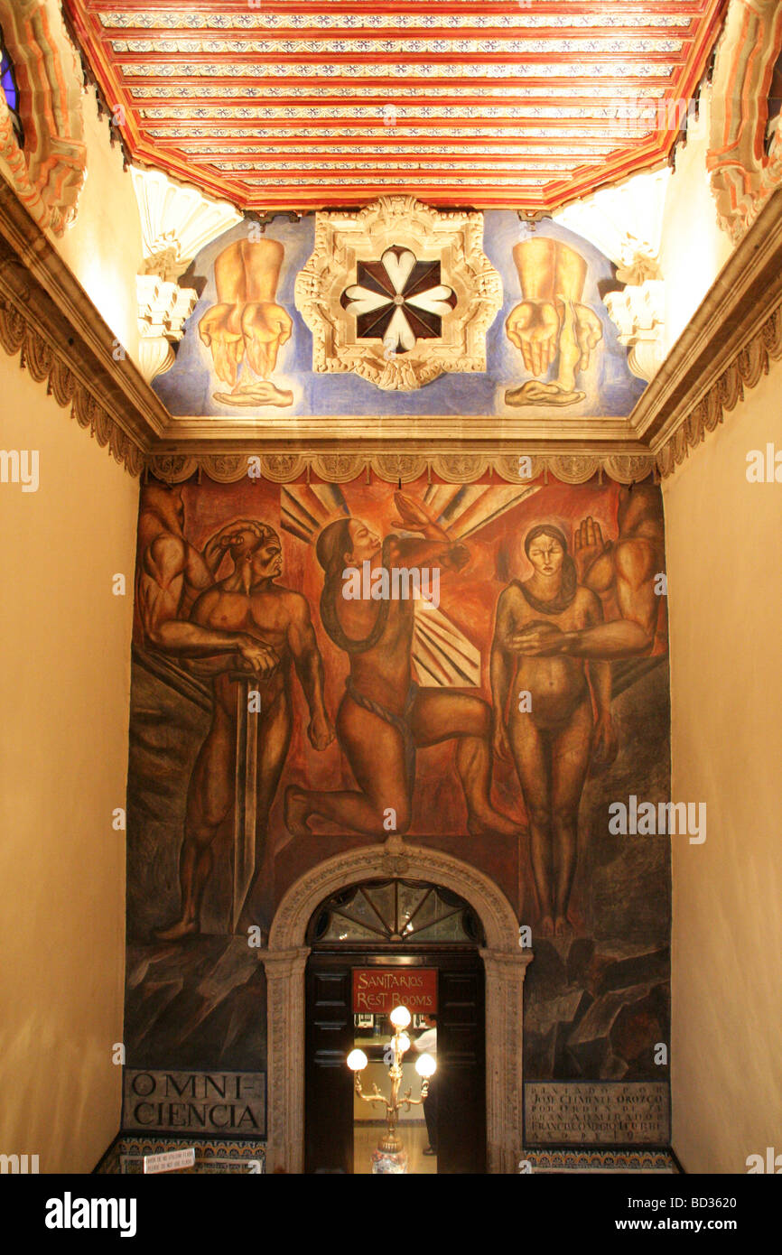 Peinture murale par Jose Clemente Orozco peints à l'intérieur le restaurant Samborns ( Chambre de commerce) à Mexico en 1925 Banque D'Images