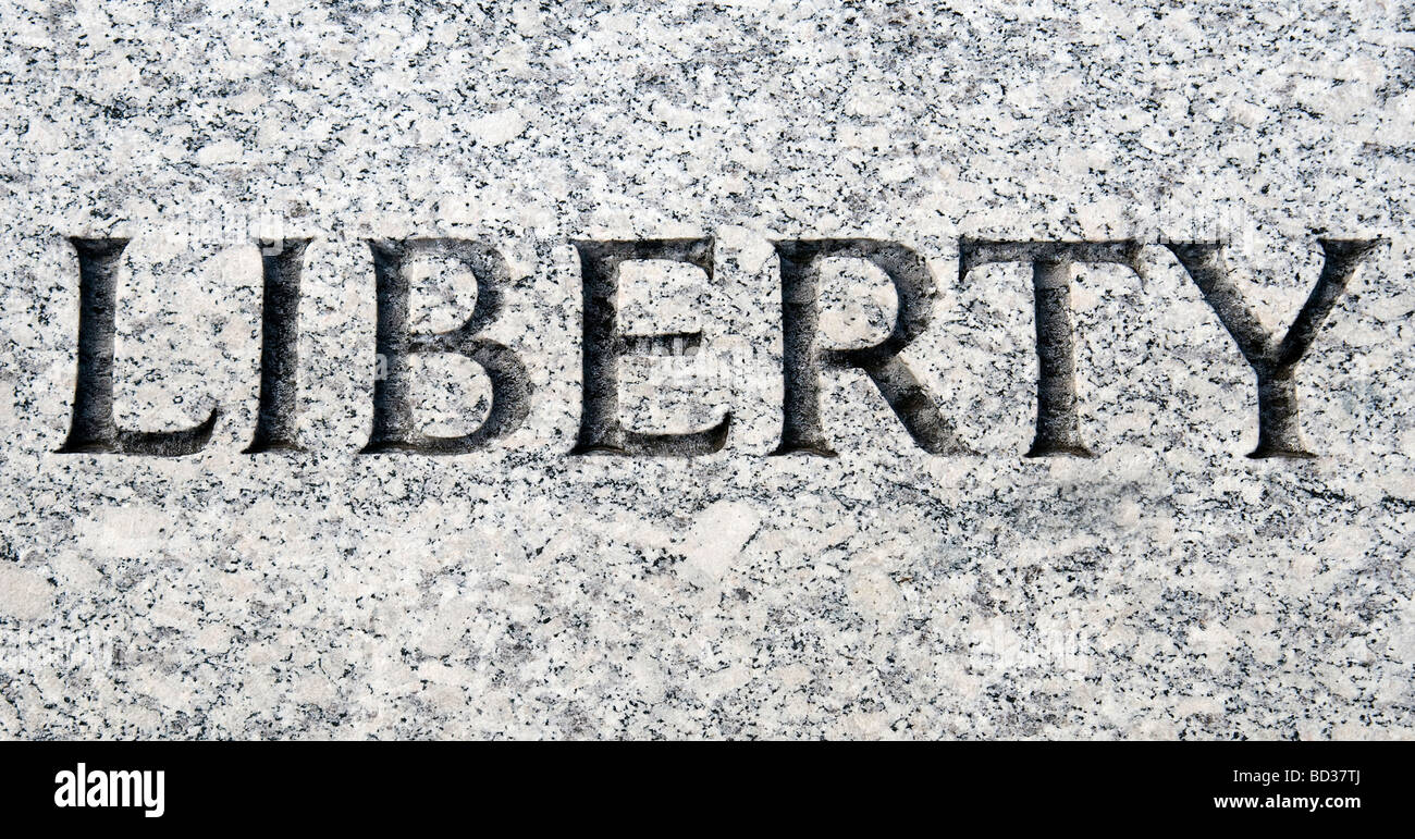 Le mot liberté sculpté dans la pierre Banque D'Images