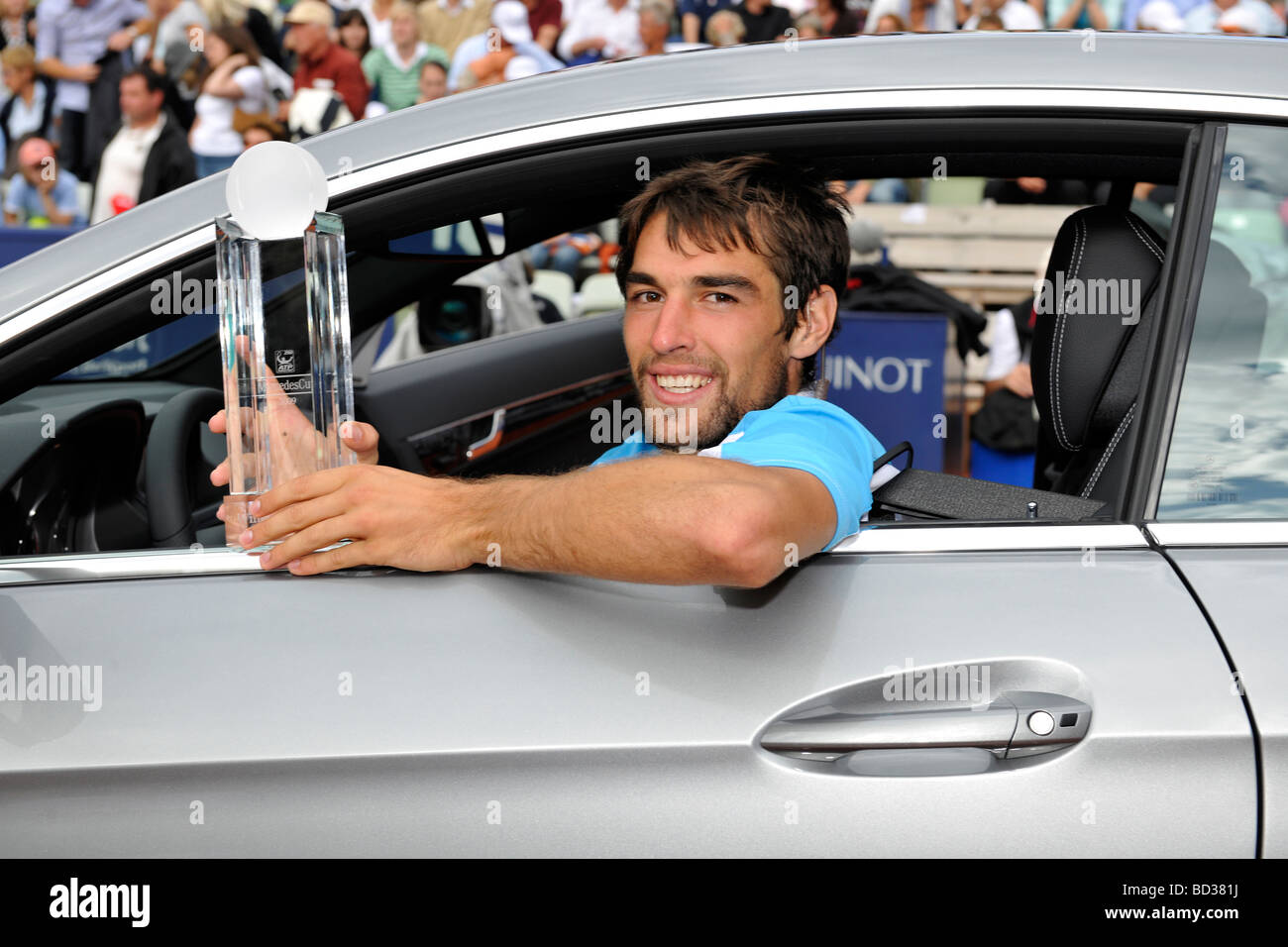 Viktor TROICKI, France, avec le trophée de vainqueur de la voiture, Mercedes E 350 CDI Mercedes Bleu Efficacité, vainqueur de la Coupe du Monde 20 Banque D'Images