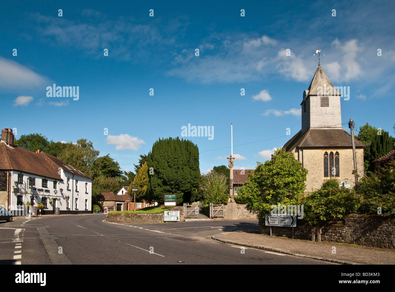 L'église paroissiale de Saint Barthélemy dans le village anglais de Rogate près de Petersfield dans Hampshire Banque D'Images