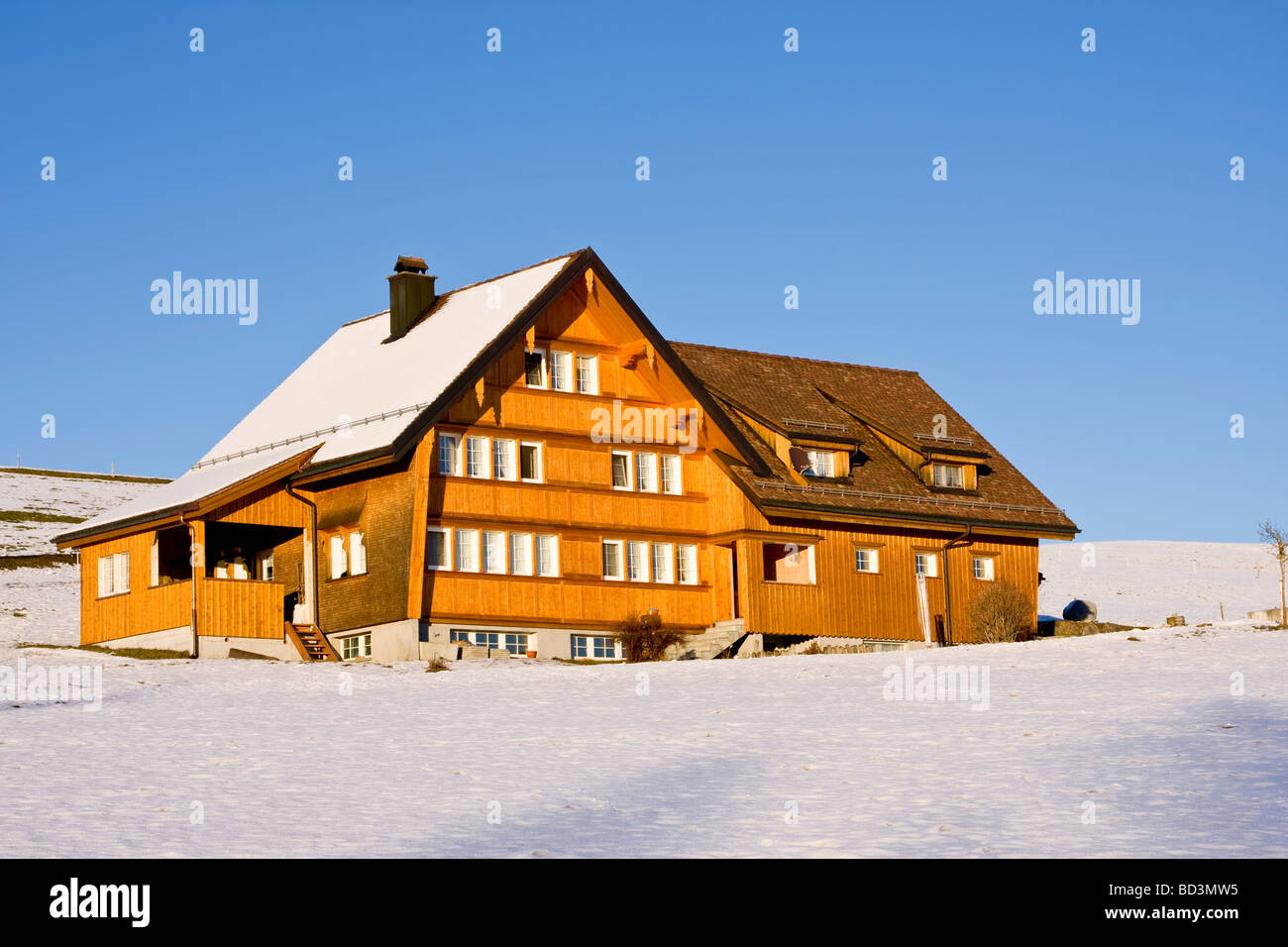 Maison appenzelloise traditionnelle réchauffé par la lumière du soir Banque D'Images