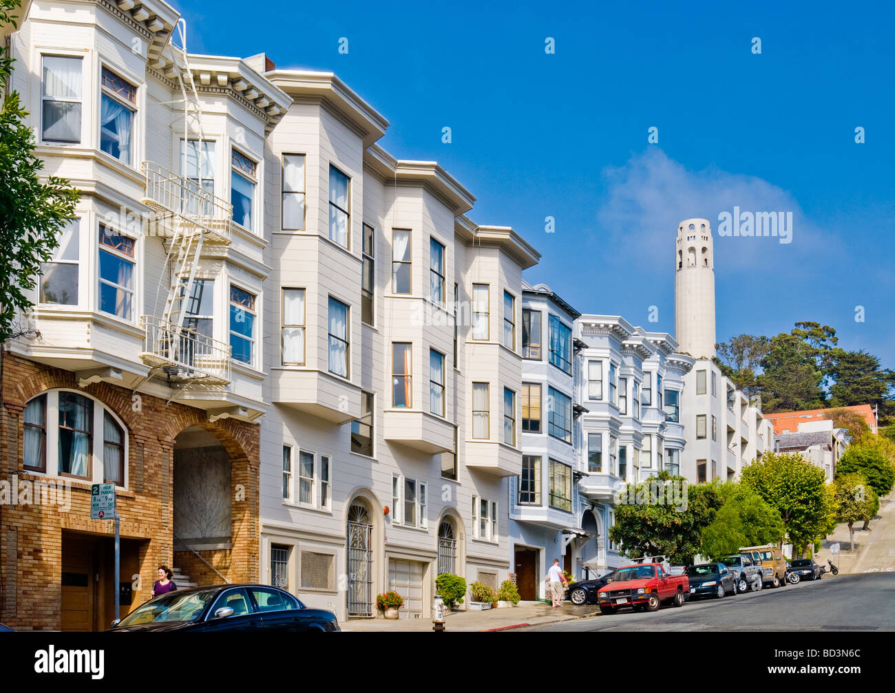 'Filbert Street' dans 'North Beach' avec 'Coit Tower', San Francisco, Californie. Banque D'Images