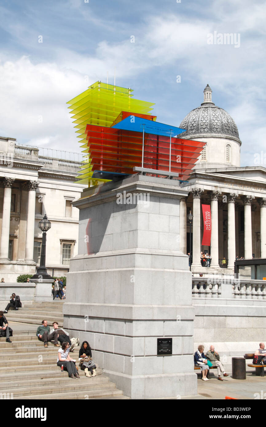 Le "modèle de couleur pour un hôtel' par Thomas Schütte normalement sur le socle vide quatrième, Trafalgar Square, Londres, Royaume-Uni. Banque D'Images