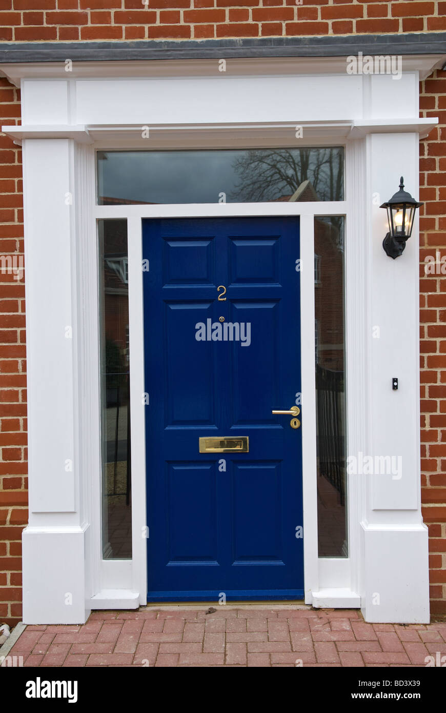 Porte d'une maison récemment construite, Woodbridge, Suffolk, UK. Banque D'Images