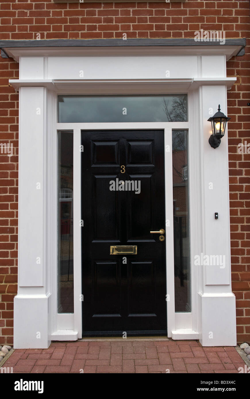 Porte d'une maison récemment construite, Woodbridge, Suffolk, UK. Banque D'Images