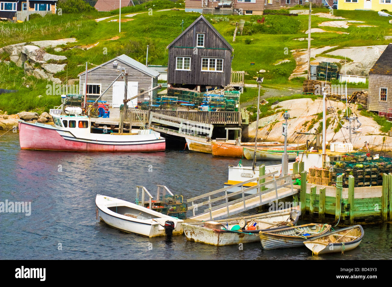 Bateaux et d'une maison de pêcheurs dans la région de Peggy's Cove, port de Halifax, Nouvelle-Écosse, Canada Banque D'Images