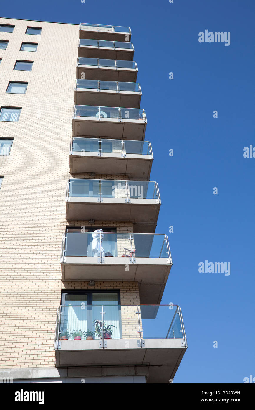 Sur les balcons des appartements modernes/appartements dans le centre de Belfast, en Irlande du Nord, Royaume-Uni Banque D'Images