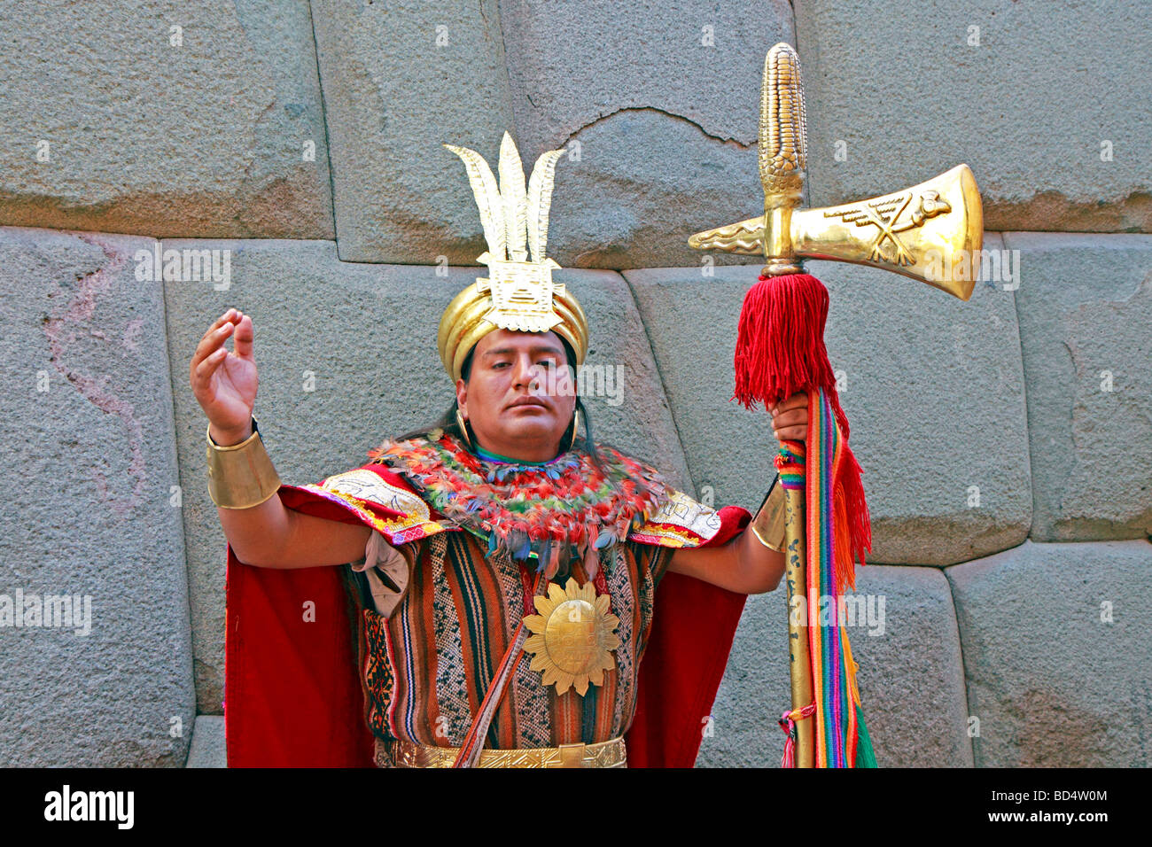 Performante en tant qu'acteur guerrier Inca, Calle Hatun Rumiyok, Cuzco, Pérou, Amérique du Sud Banque D'Images