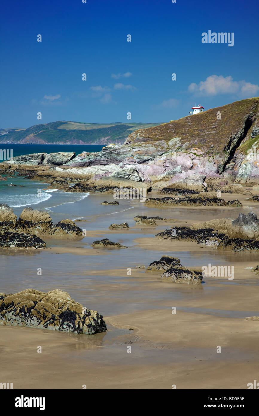 Sharrow Point et la côte de la baie de Whitsand ci-dessous le hameau de Freathy à Cornwall, UK Banque D'Images