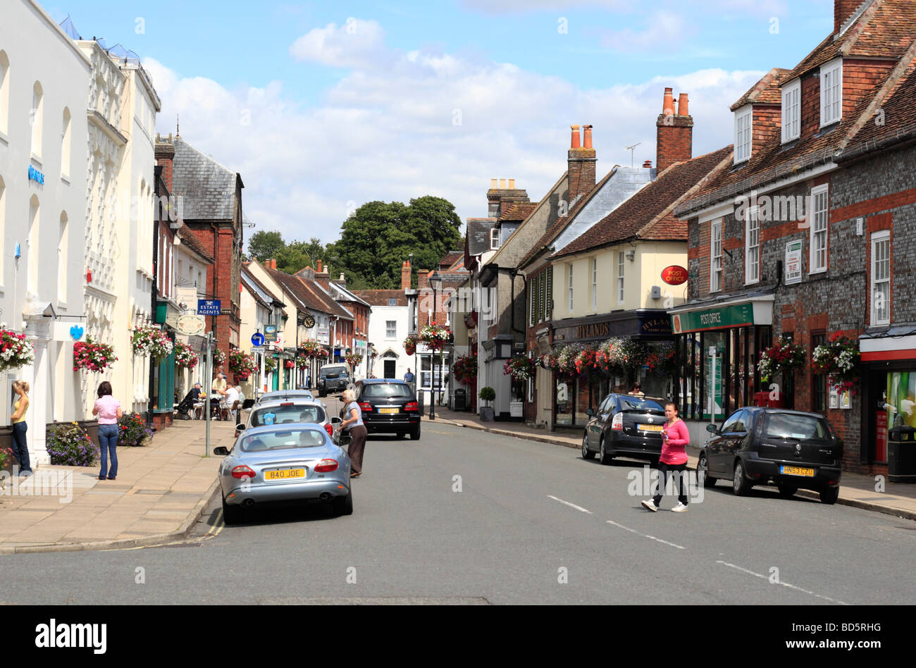 Dimanche après-midi dans le quartier de la rue Haute, Bishop's Waltham, dans le Hampshire, au Royaume-Uni Banque D'Images