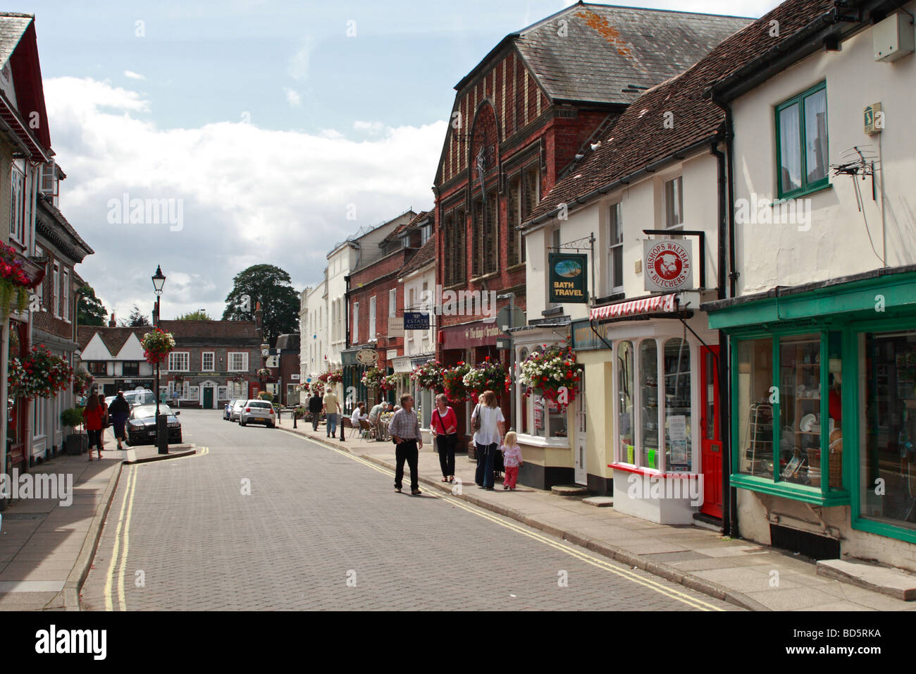 Dimanche après-midi dans le quartier de la rue Haute, Bishop's Waltham, dans le Hampshire, au Royaume-Uni Banque D'Images