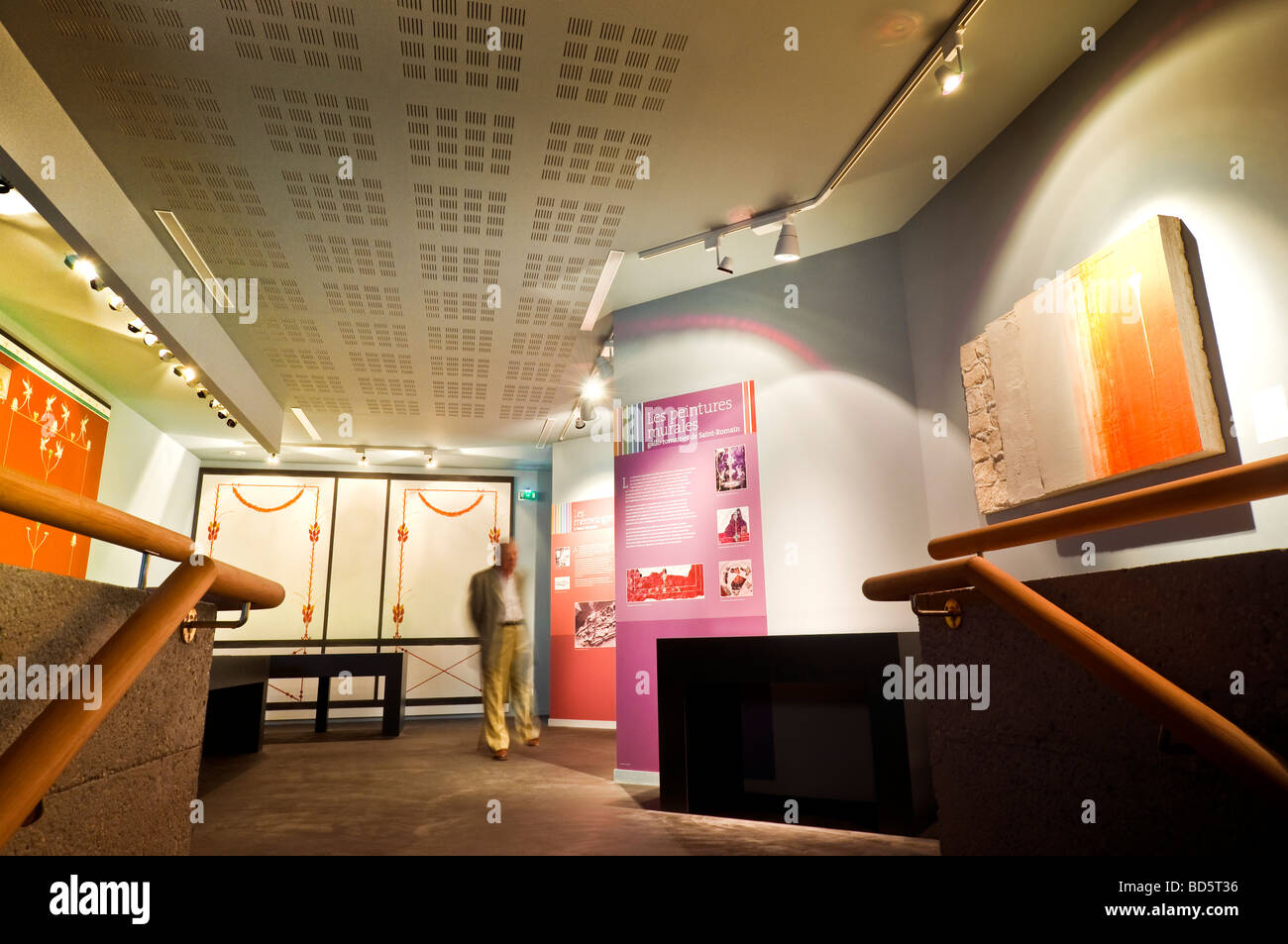 Voir l'exposition de la salle d'affichage nouvellement converti en musée Archéologique / Musée archéologique - Martizay, Indre, France. Banque D'Images