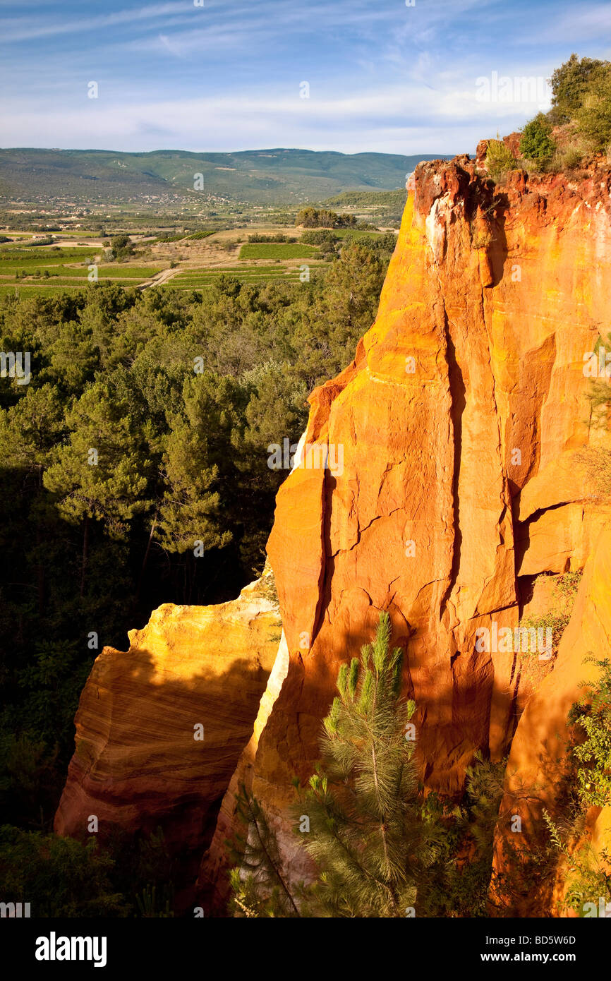 Les falaises rouges de Roussillon, Provence France Banque D'Images