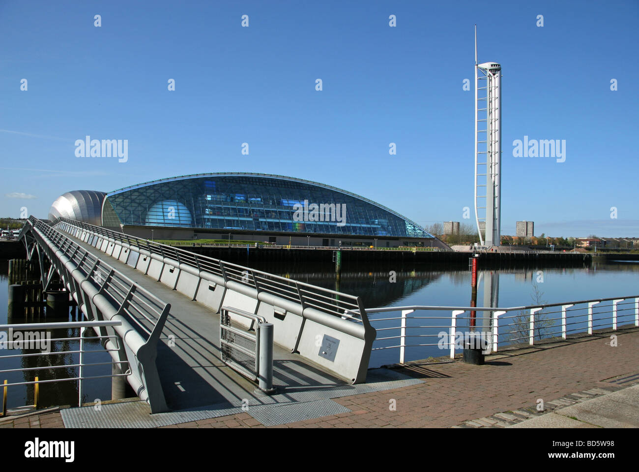 Glasgow Science Centre et tour d'observation Millennium Bridge River Clyde Glasgow Govan Banque D'Images