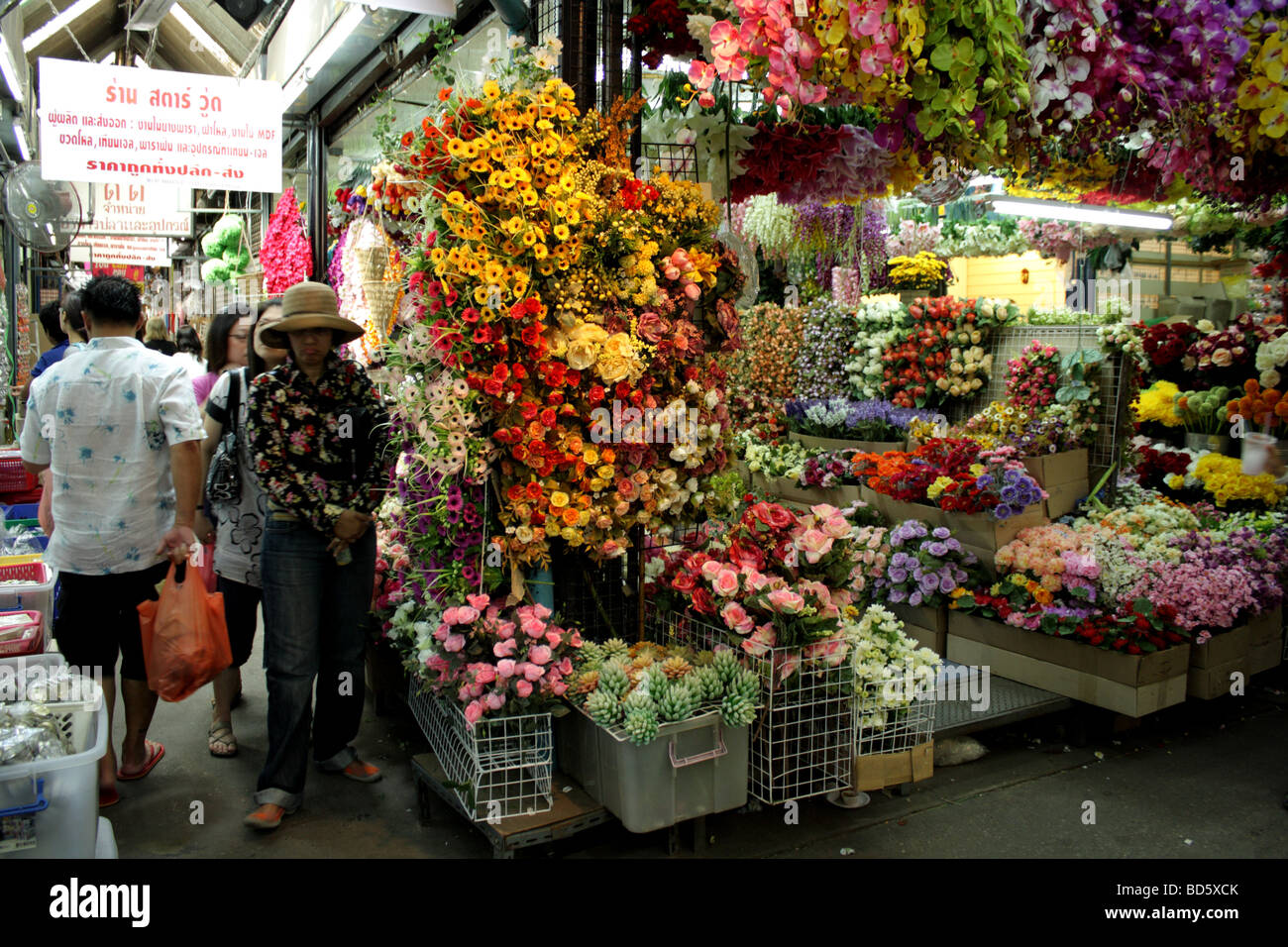 Magasin de fleurs à Chatuchak Weekend Market , Bangkok , Thaïlande Banque D'Images