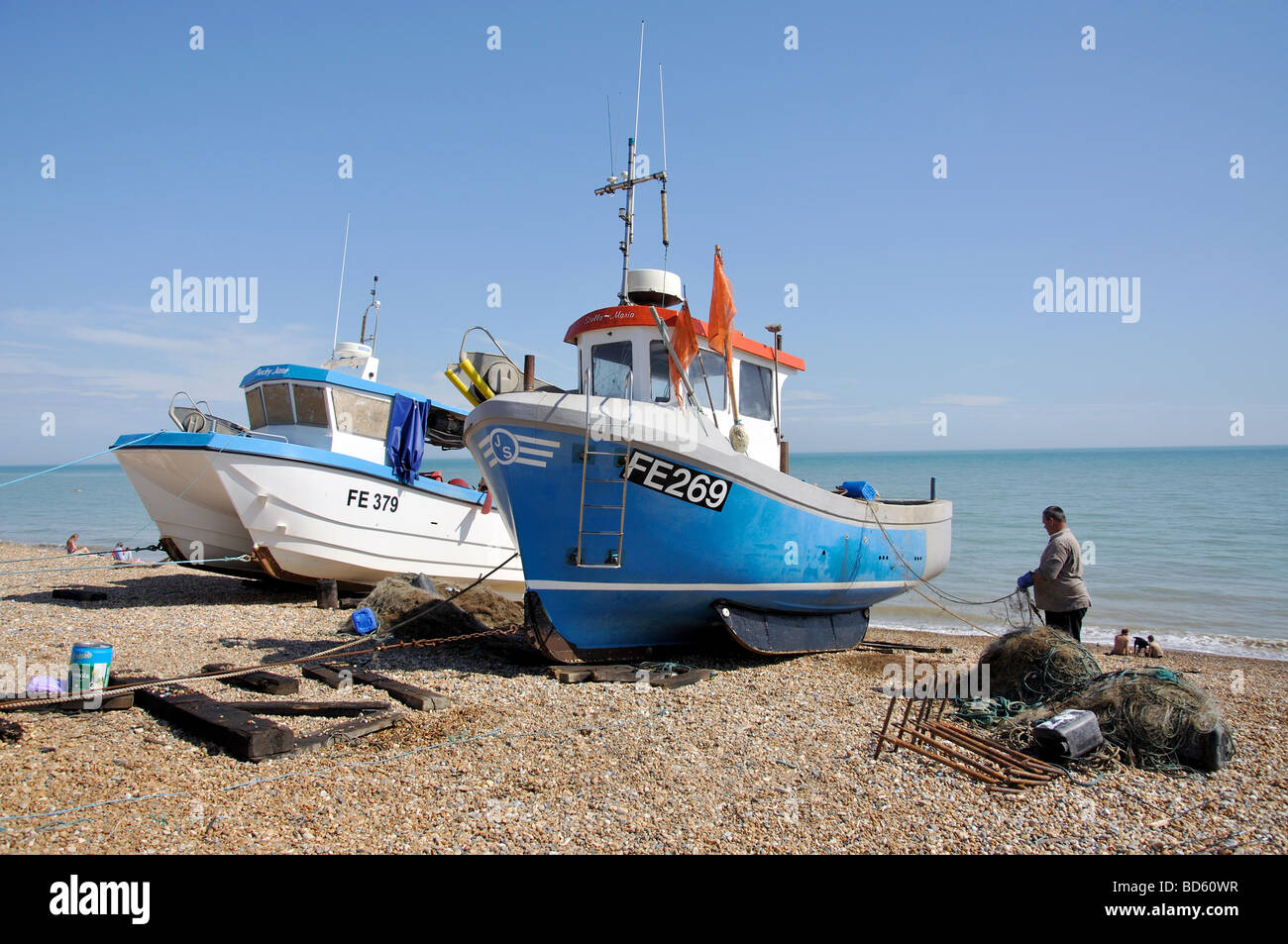 Bateaux de pêche sur la plage, Hythe, dans le Kent, Angleterre, Royaume-Uni Banque D'Images
