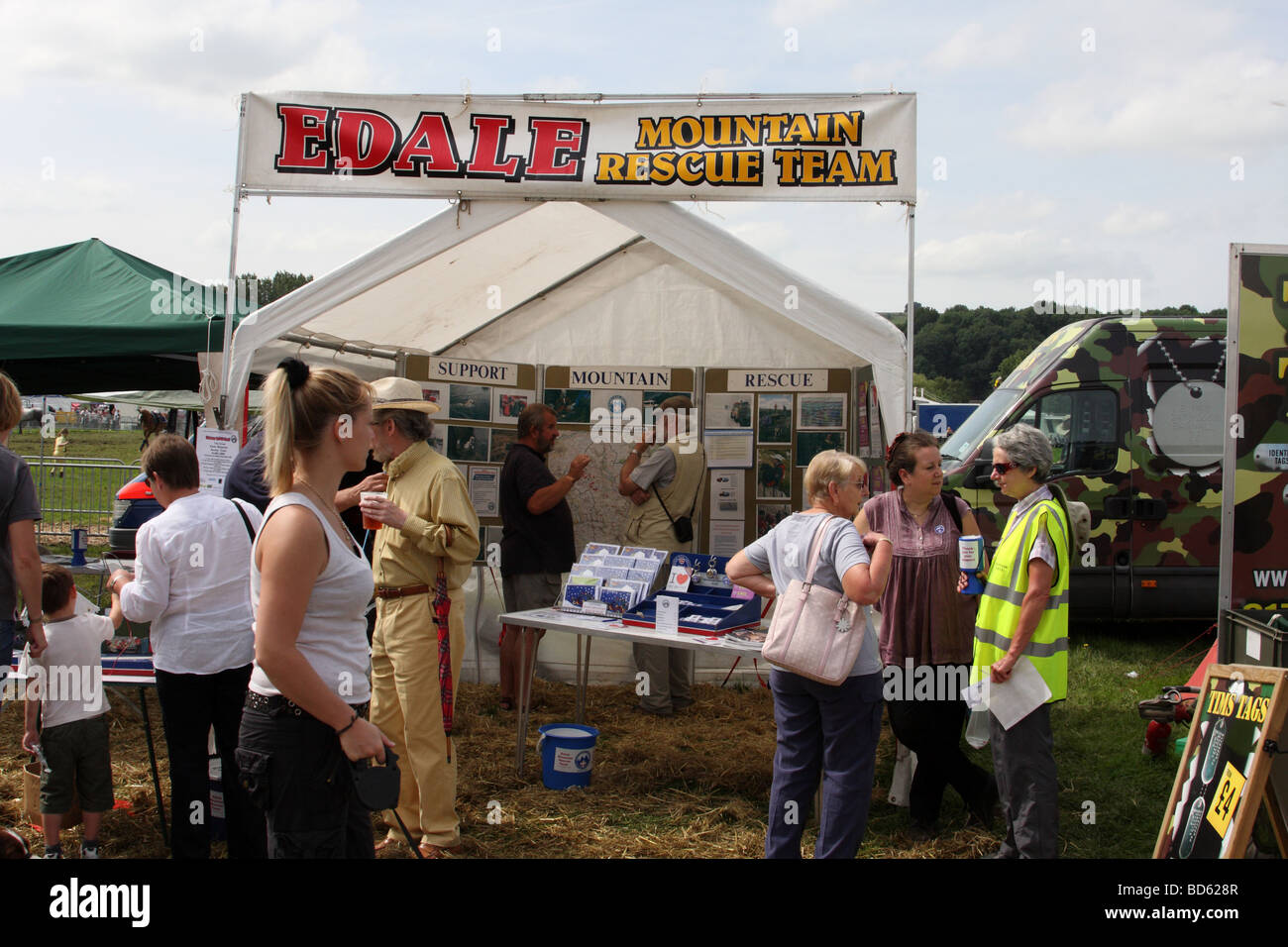La Edale Mountain Rescue Team stand à la Bakewell Show Country, Bakewell, Derbyshire, Angleterre, Royaume-Uni Banque D'Images