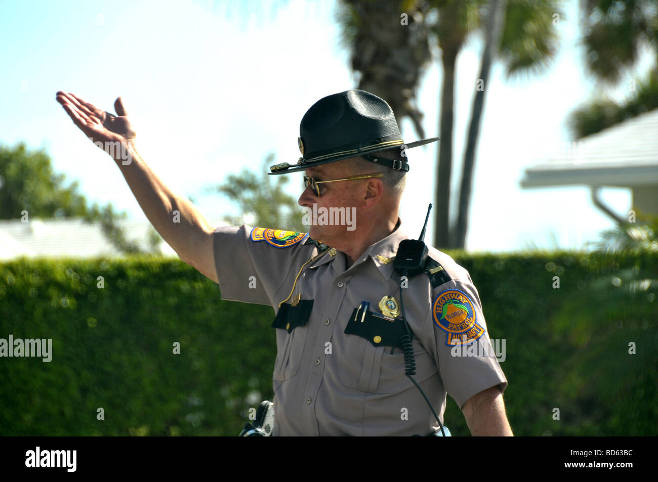 Florida Highway Patrol de diriger la circulation lors de l'accident. Banque D'Images