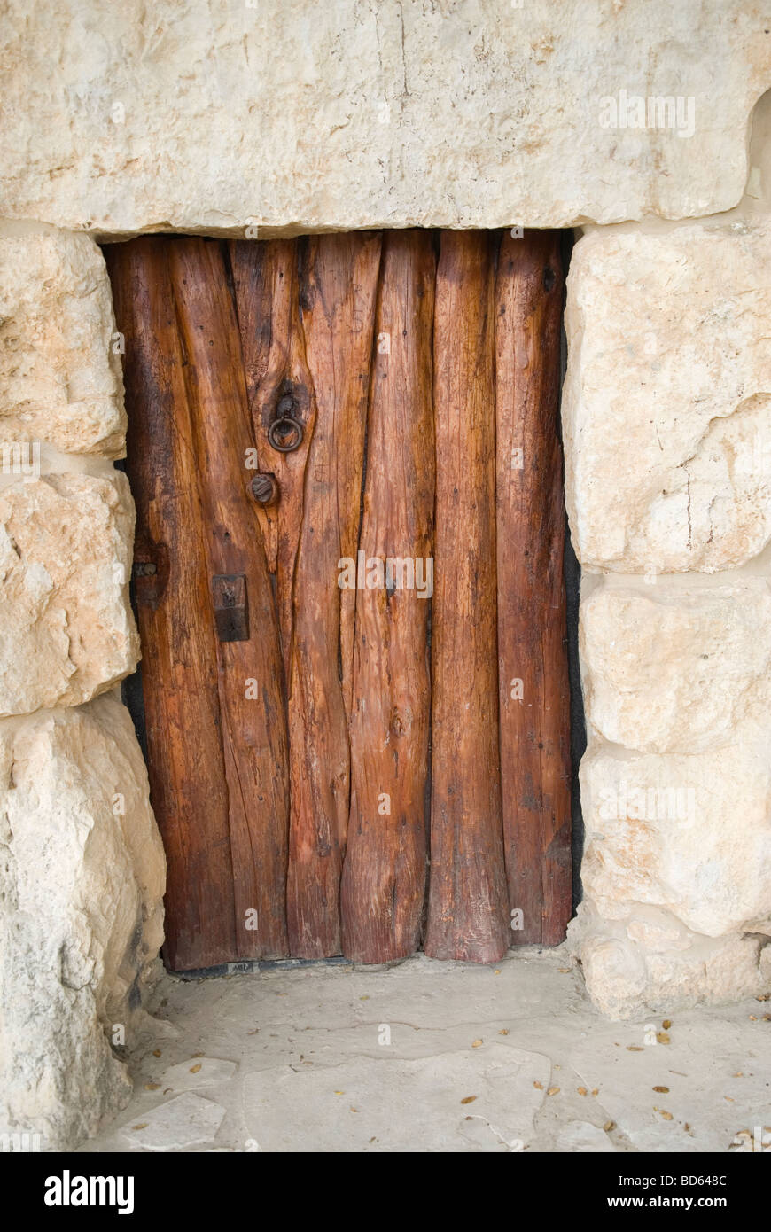 Vieille porte en bois, dans un monastère au Liban Moyen-Orient Asie Banque D'Images