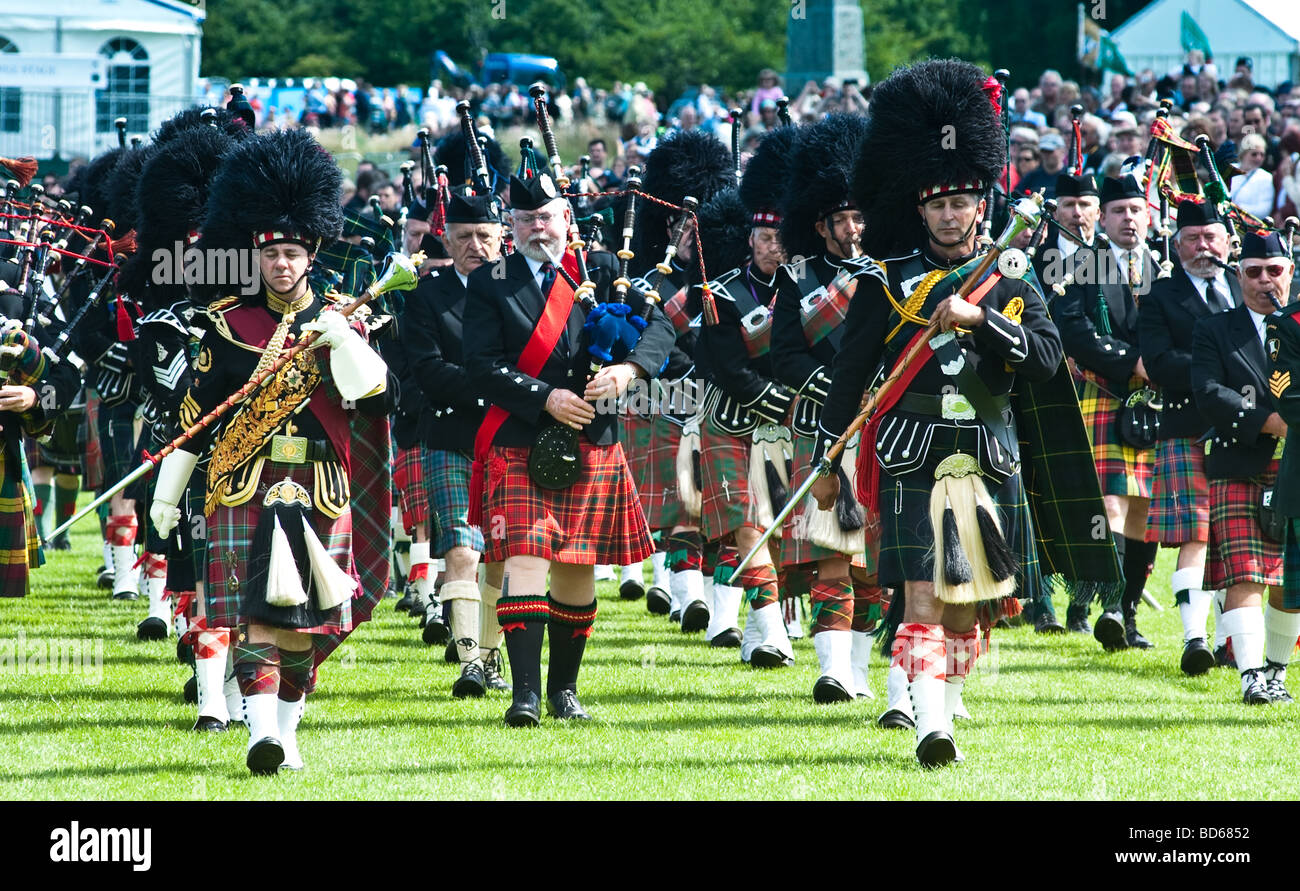 Pipe Bands à Holyrood Park pour le rassemblement 2009 à Edimbourg en Ecosse Banque D'Images