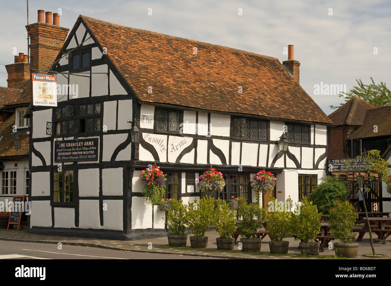 L'aéroport international Grantley Arms Country Pub Wonersh Surrey England Banque D'Images