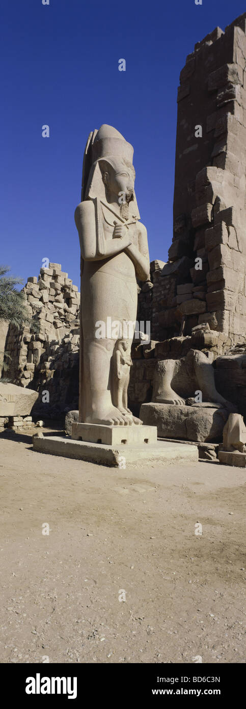 Géographie / voyage, Egypte, Karnak, Temple d'Amun-Re, statue du roi Ramesses II (vers 1290 - 1224 av. J.-C., 19ème dynastie), , Banque D'Images