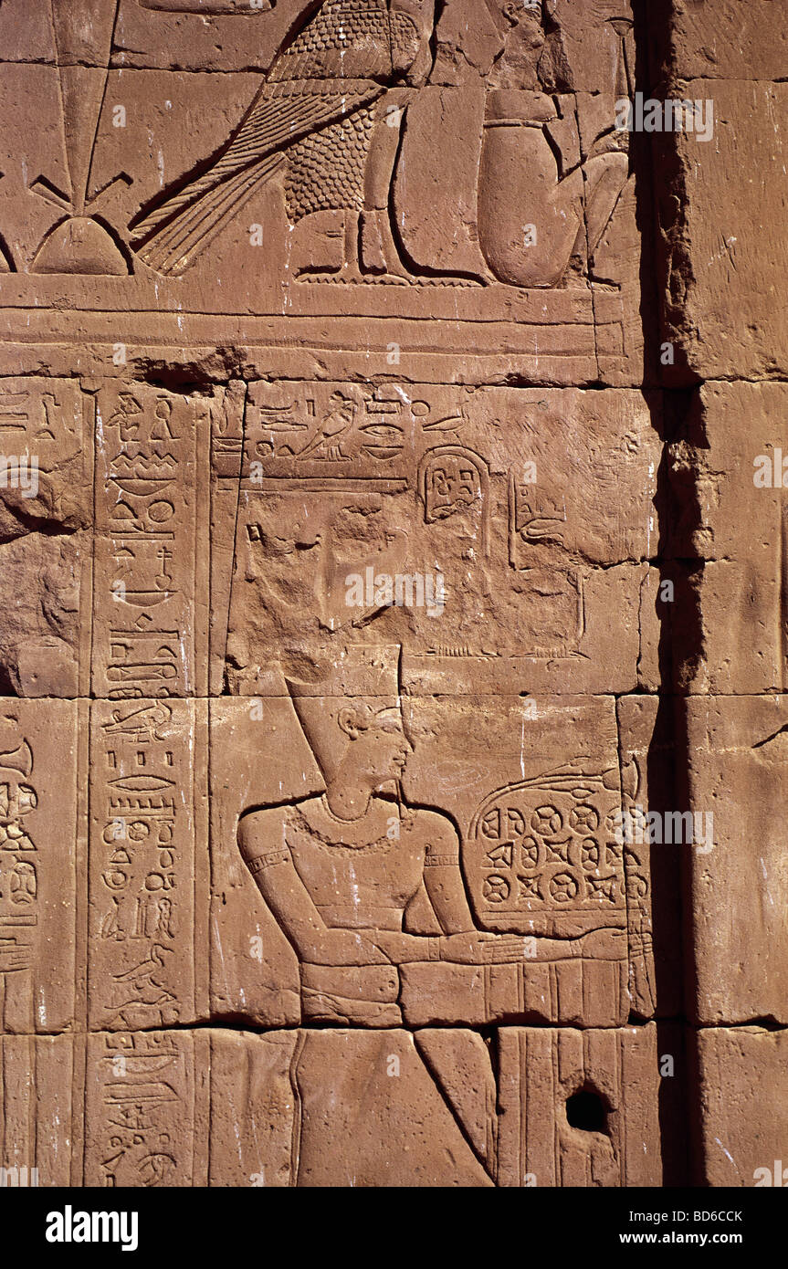 Géographie / voyage, Egypte, Karnak, Temple d'Amun-Re, roi sacrifiant les fleurs, relief, 18ème dynastie (vers 1551 - 1306 BC), , Banque D'Images