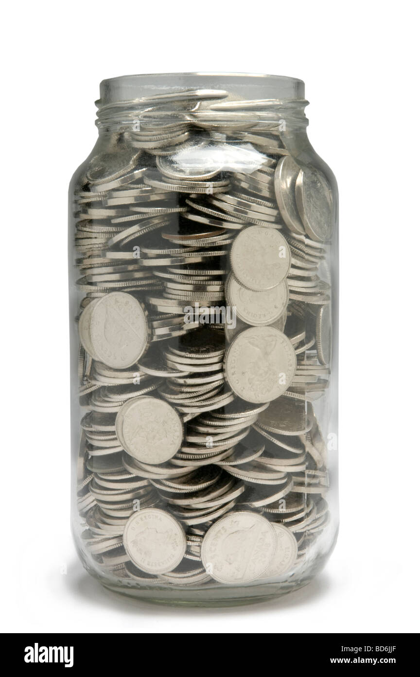 Pièces d'argent soient enregistrés dans un bocal en verre Banque D'Images