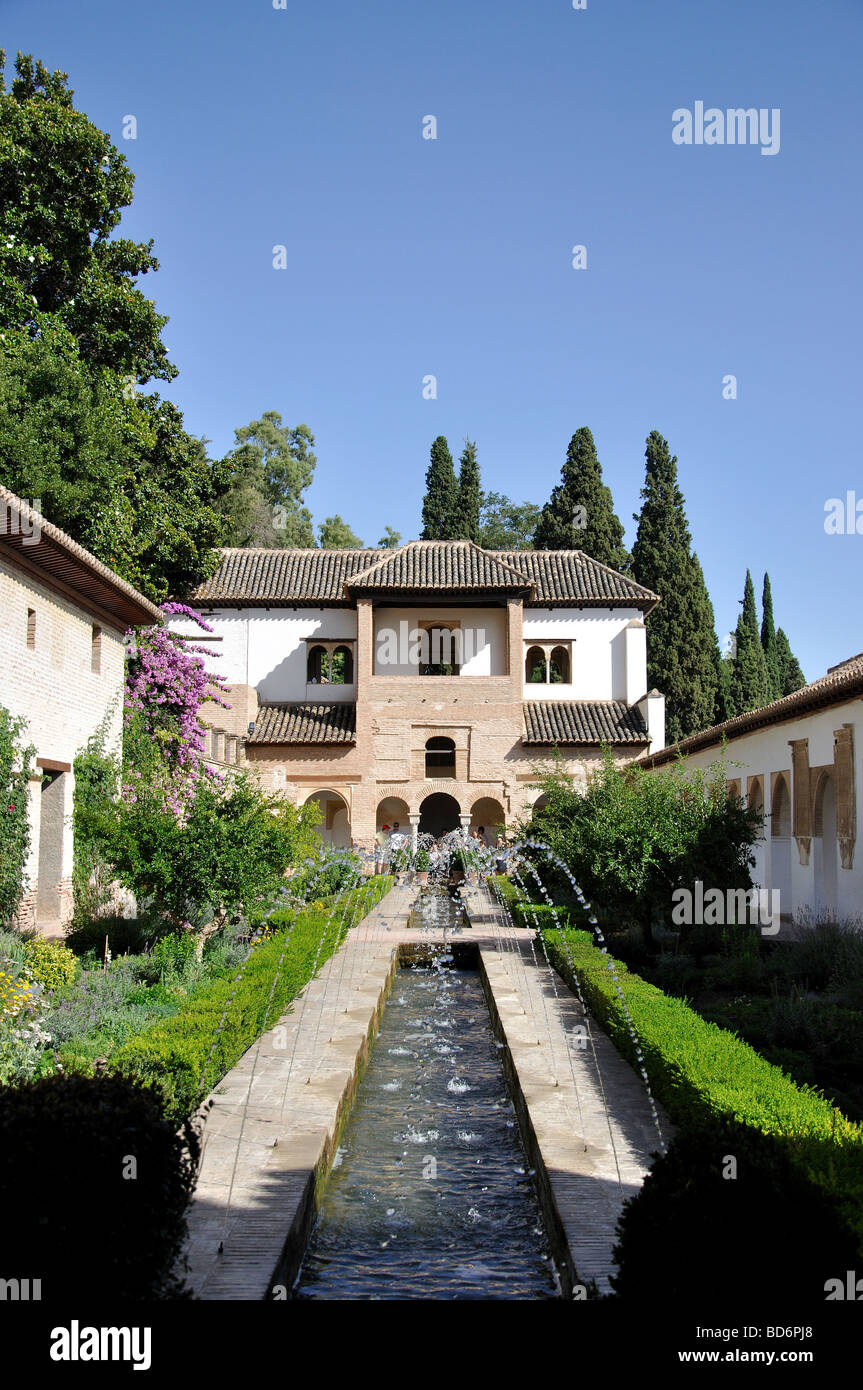 Le Patio de la Acequia, le Palacio de Generalife, La Alhambra, Granada, Granada Province, Andalusia, Spain Banque D'Images