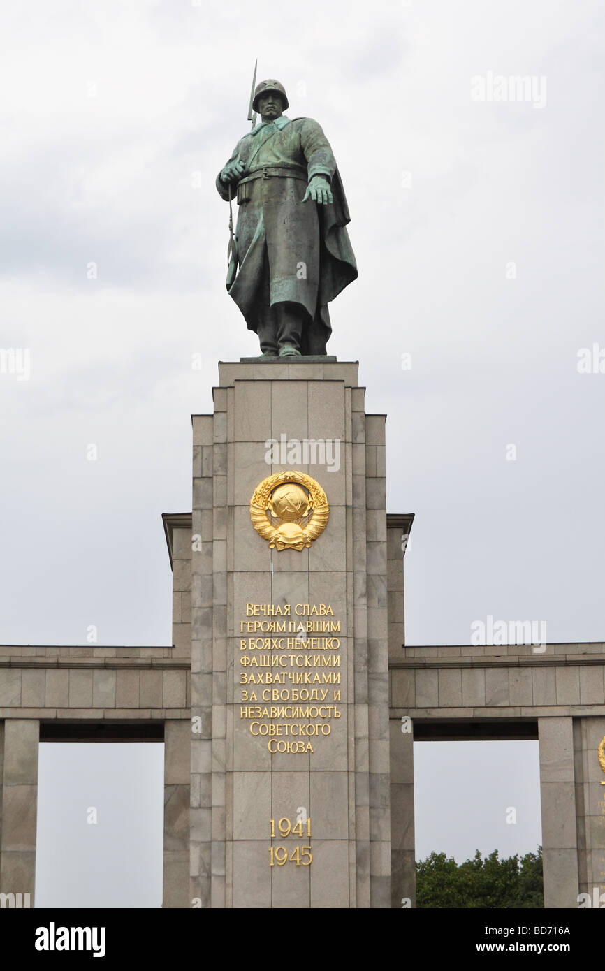 Mémorial aux soldats soviétiques de la seconde guerre mondiale à Berlin. Banque D'Images