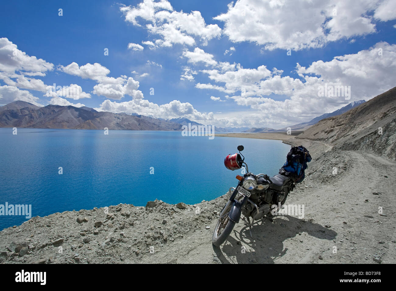 Enfield moto. Lac Pangong. Ladakh. L'Inde Banque D'Images