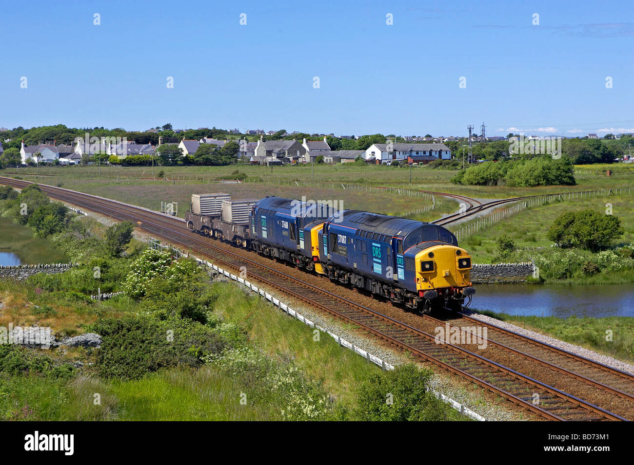 Les DRS 3708737688 passer par vallée avec 6K41 1458 Nuiclear la fiole Crewe Valley le 23 06 09 Banque D'Images