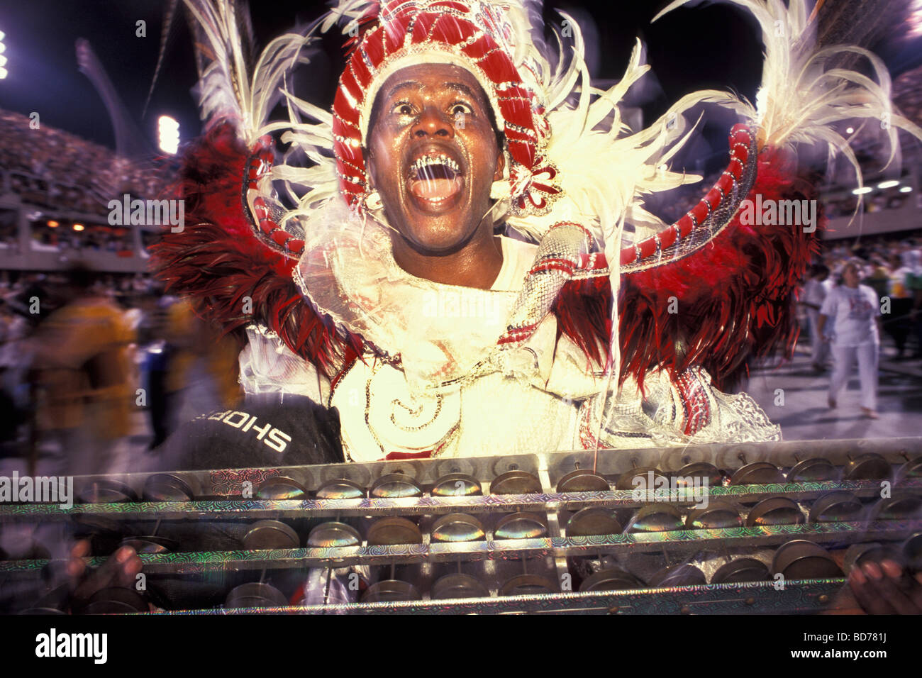 La musique brésilienne Afro percussion brésilien carnaval défilé des Écoles de Samba instrument Rio de Janeiro Brésil Banque D'Images