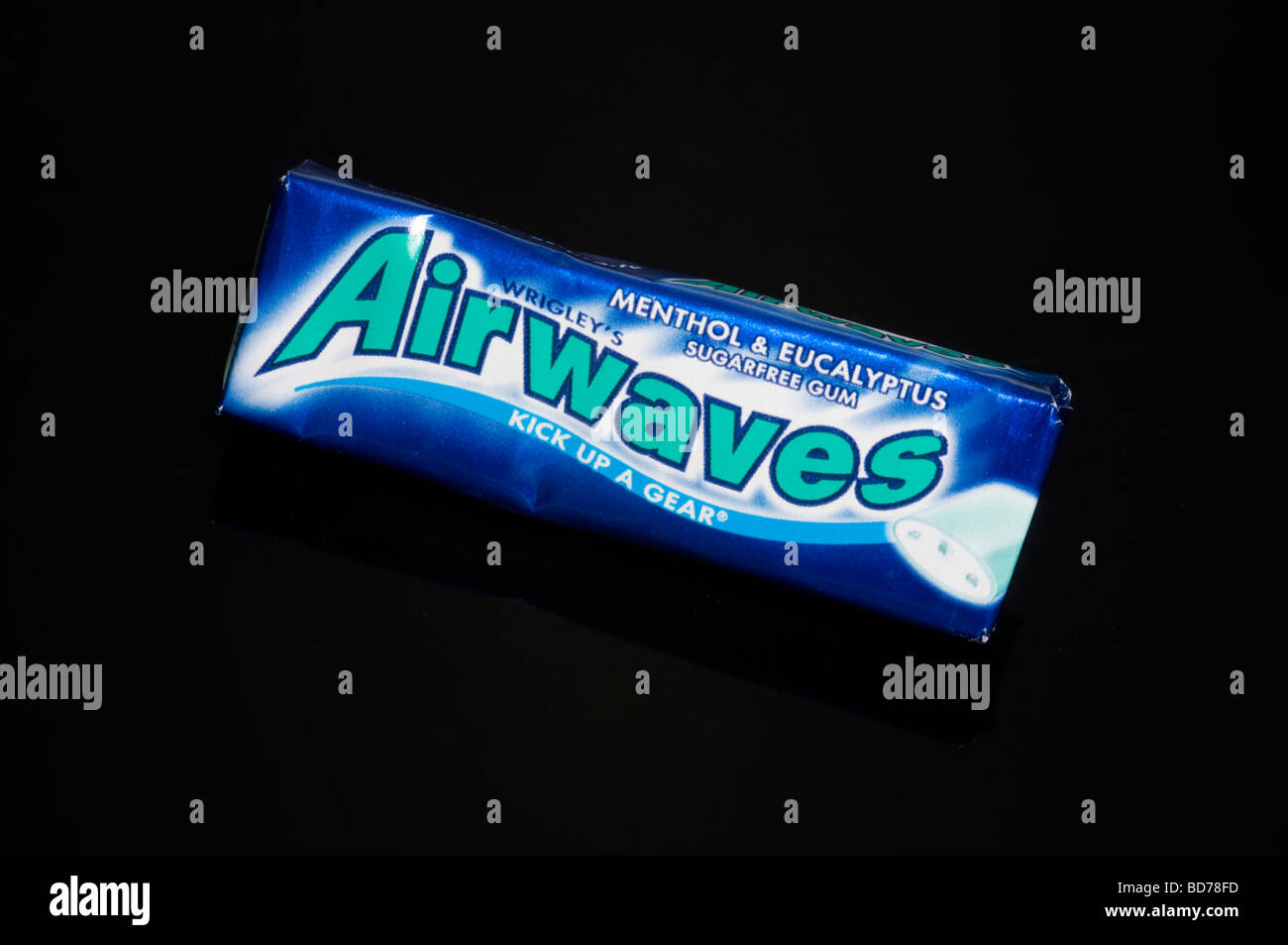 Wrigley's Airwaves Chewing-gum sur fond noir tourné en studio Banque D'Images