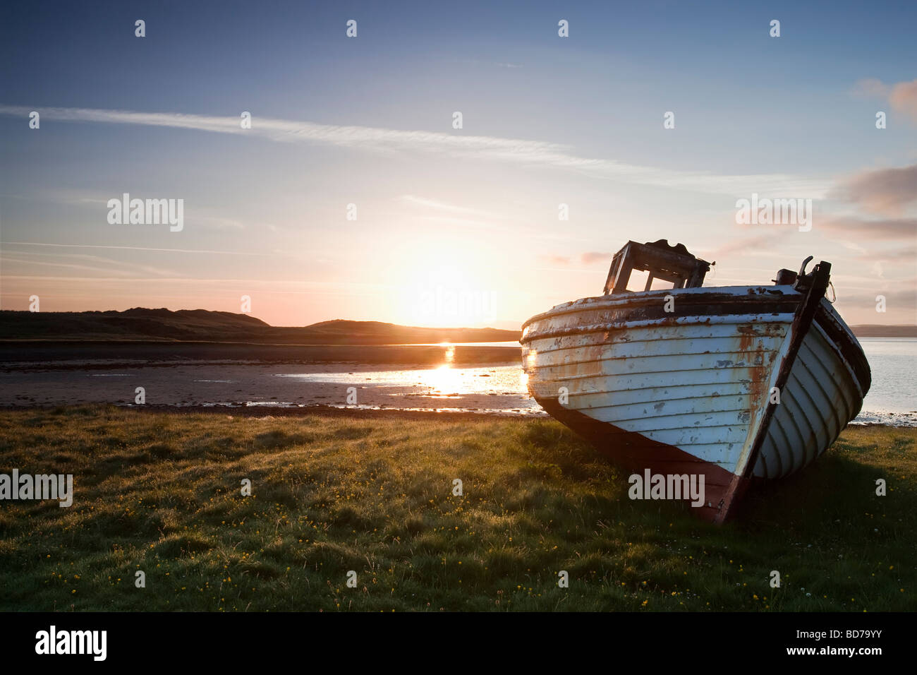 Abanonded chalutier de pêche situé à Ballyness Bay dans la région de Gweedore North West County Donegal Ireland Banque D'Images