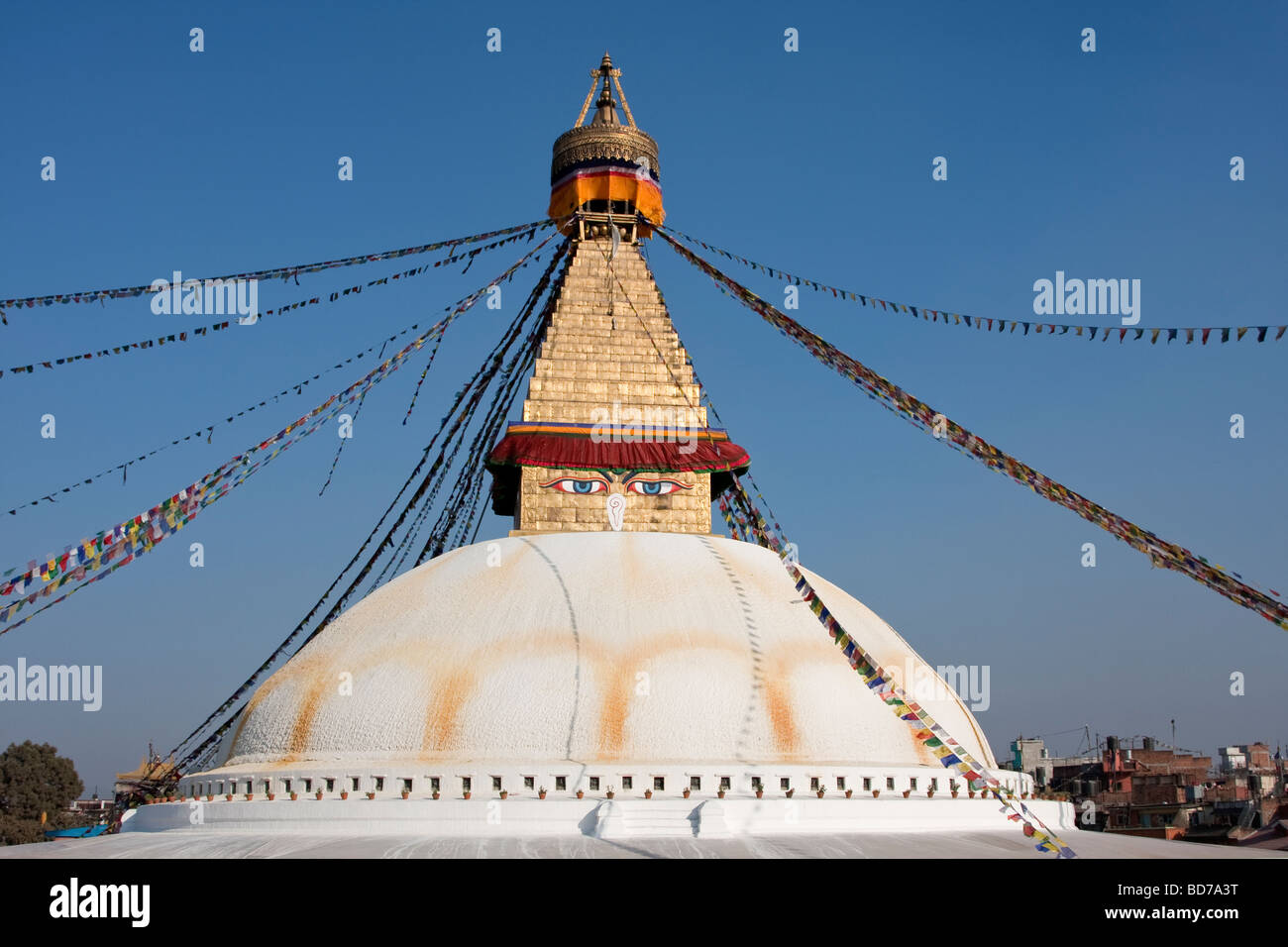 Bodhnath, au Népal. Les yeux de Bouddha All-Seeing de regard au-dessus de la Stupa, un centre du Bouddhisme Tibétain près de Katmandou. Banque D'Images