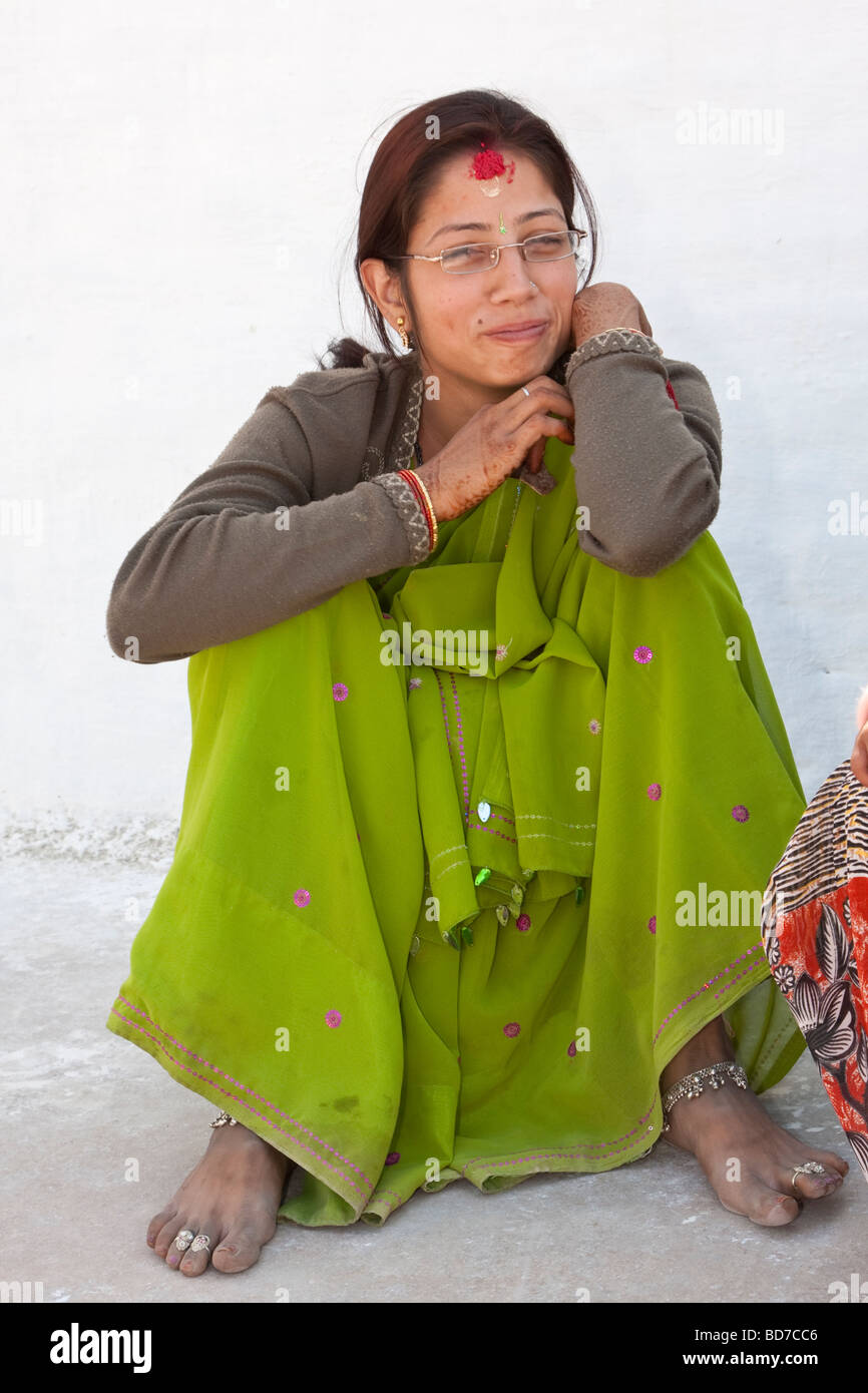 Bodhnath, au Népal. Visiteur avec l'anneau d'orteil et de la cheville au Bracelet de Bodhnath stupa bouddhiste. Banque D'Images