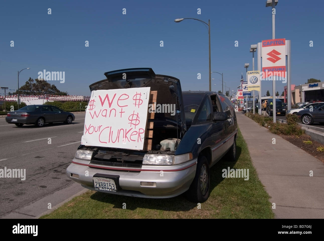 Cash-for-Clunkers, une Chevrolet 1996 à l'extérieur d'un concessionnaire automobile publicité le gouvernement des États-Unis dans le commerce automobile programme. Banque D'Images