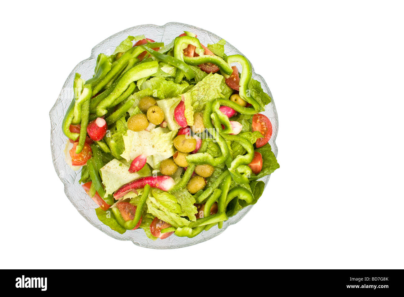 Bol en verre de salade fraîche sur un fond blanc Banque D'Images