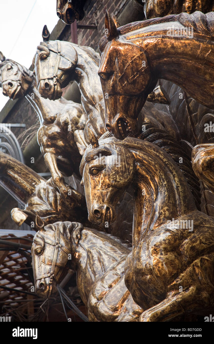 Arches d'équitation au marché de Camden Lock, London, UK Banque D'Images