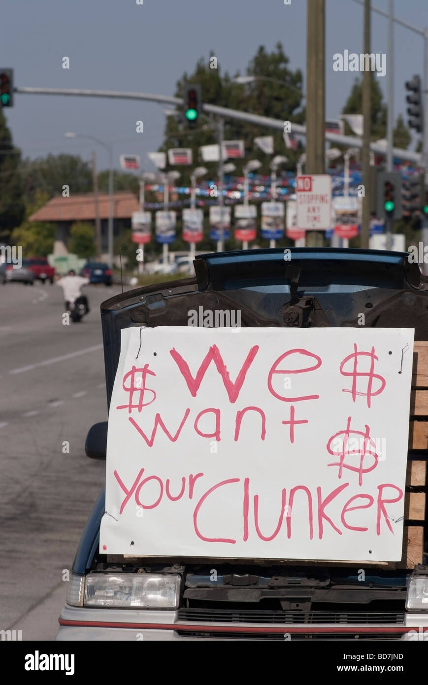 Cash-for-Clunkers, une Chevrolet 1996 à l'extérieur d'un concessionnaire automobile publicité le gouvernement des États-Unis dans le commerce automobile programme. Banque D'Images