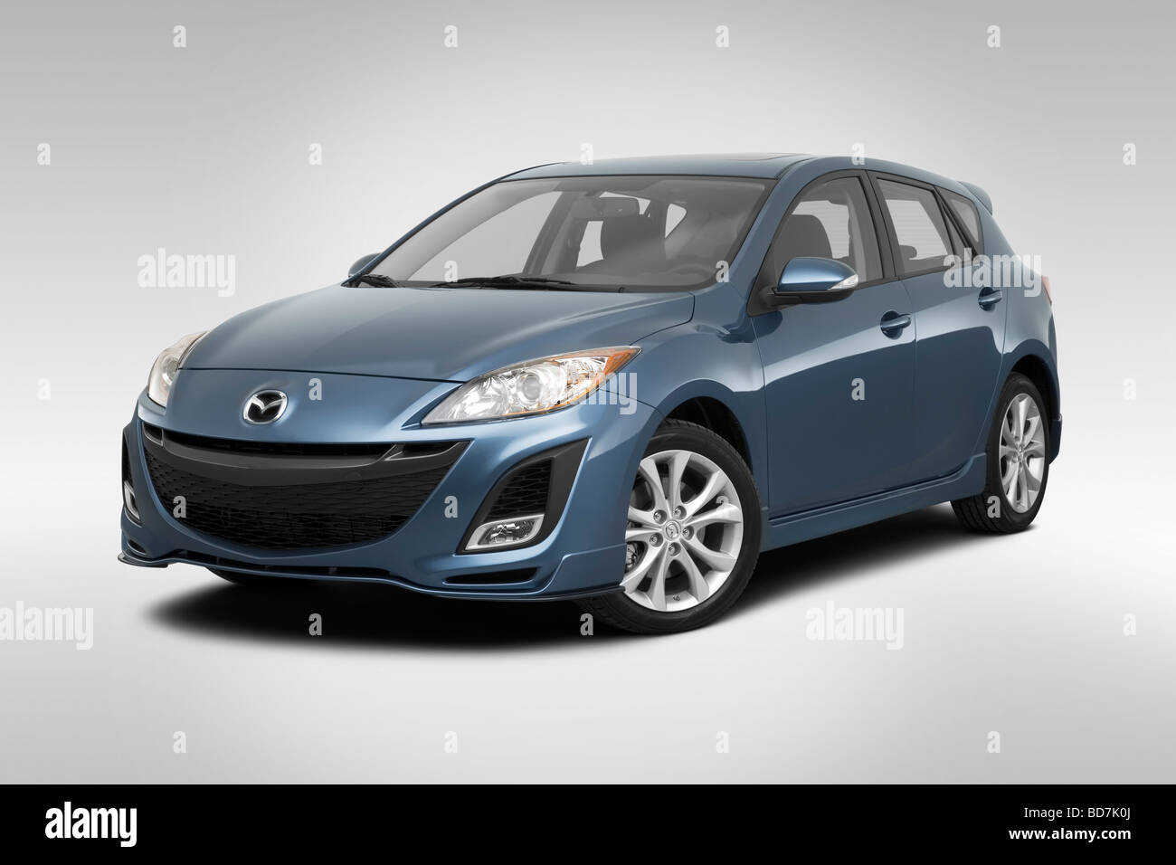 2010 Mazda MAZDA3 s en bleu - angle de vue avant Banque D'Images
