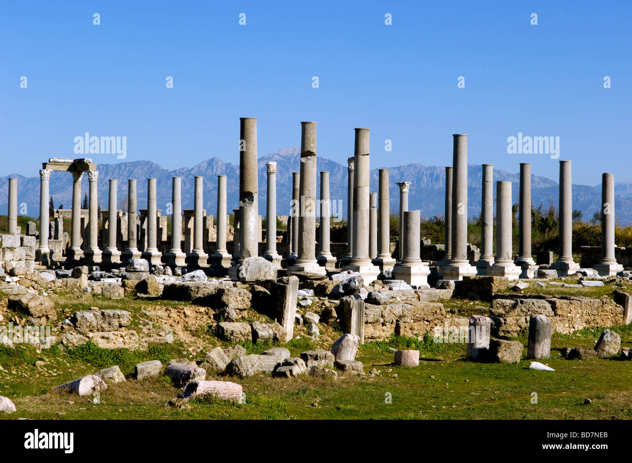 Dinde colonnes antiques les ruines Banque de photographies et d’images ...