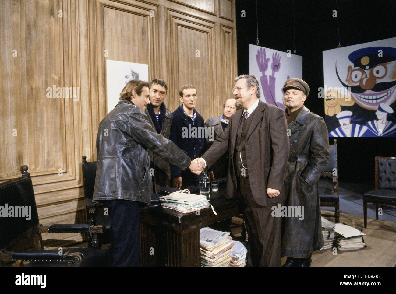 Film, 'Die Matrosen von Kronstadt', DEU 1983, directeur : Juergen Nicole, scène avec : Gottfried John, Udo Thomer, Heinz Weiss, Werner Kreindl, Permissions-Neccessary-tiers Banque D'Images