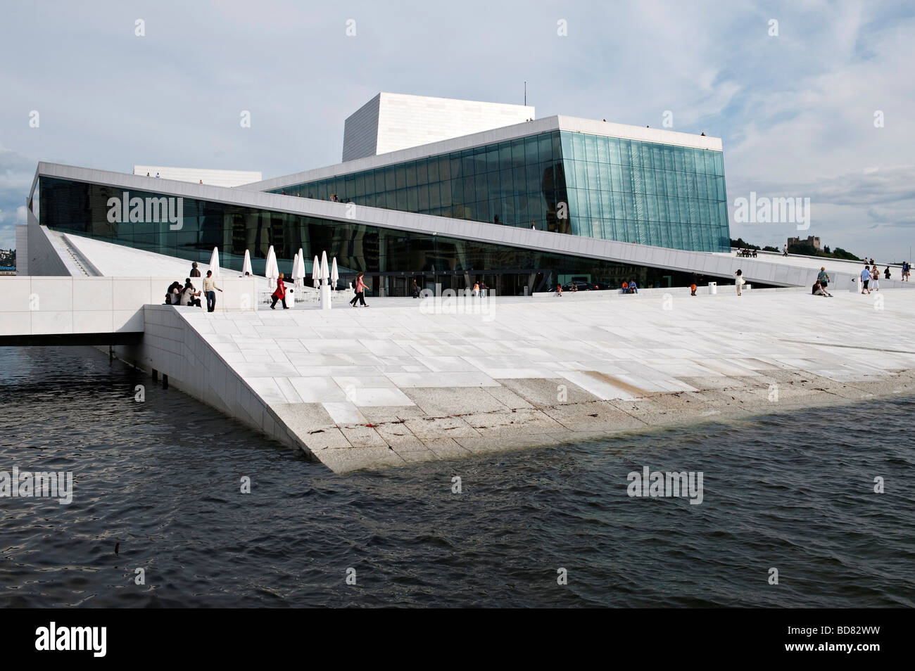 L'Opéra d'Oslo (Operahuset), Oslo, Norvège. Conçu par l'architecte norvégien Snohetta et ouvert en 2008 Banque D'Images