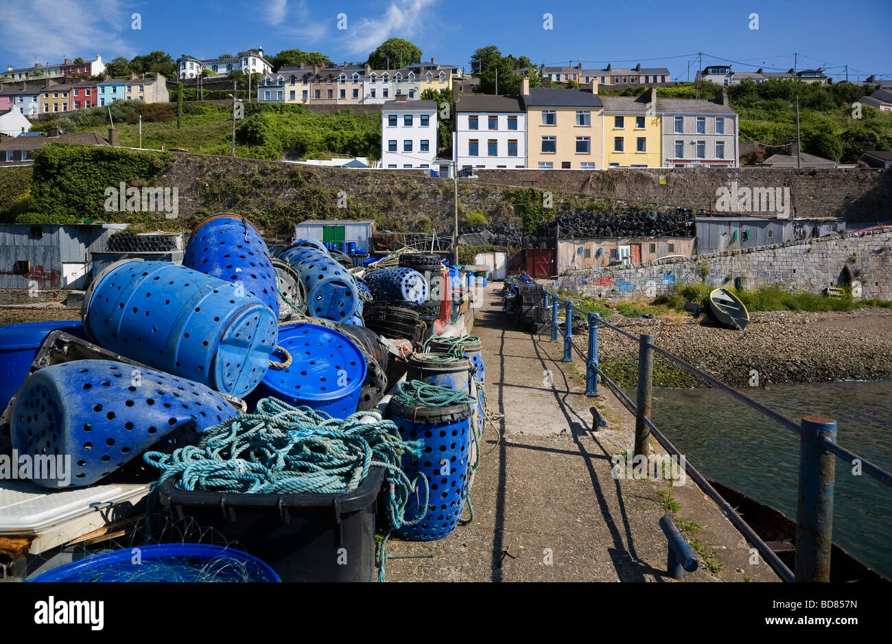 Maisons mitoyennes de style géorgien le pilote Boat Quay, port de pêche, Cobh (anciennement Queenstown) , dans le comté de Cork, Irlande Banque D'Images