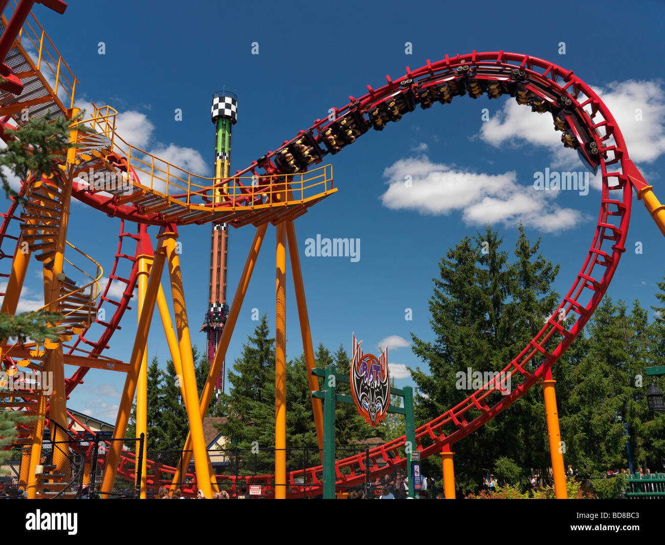 Le Bat Coaster dans le parc d'attractions Canada's Wonderland Banque D'Images