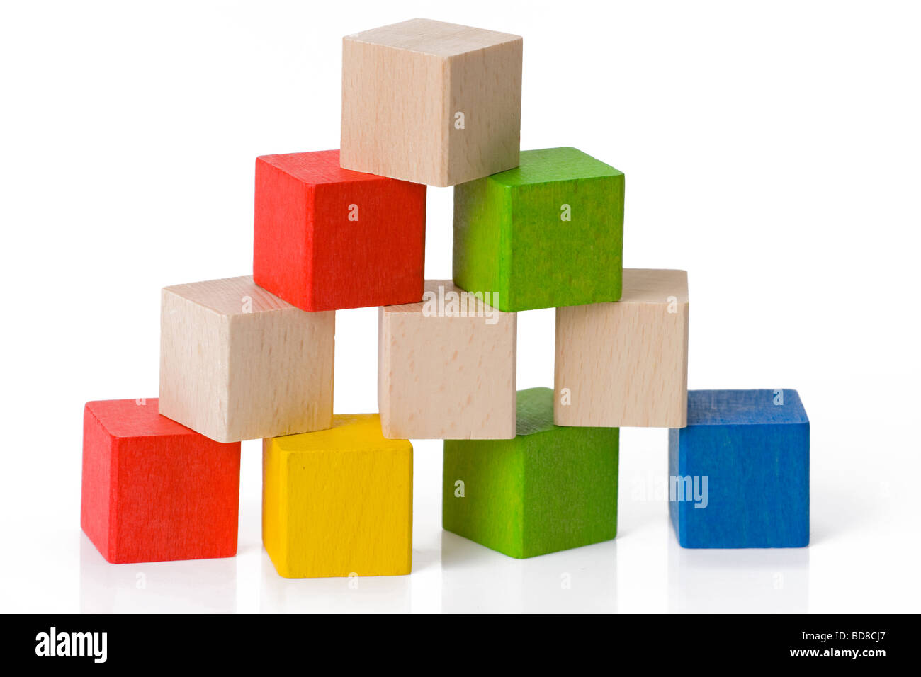 Blocs en bois sur fond blanc Banque D'Images