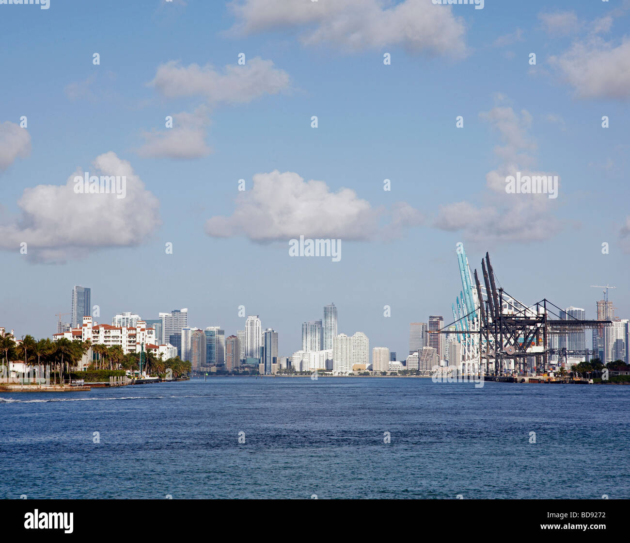 Vue sur le centre-ville de Miami et les quais Banque D'Images